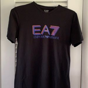 EA7 Men’s V neck T- size M